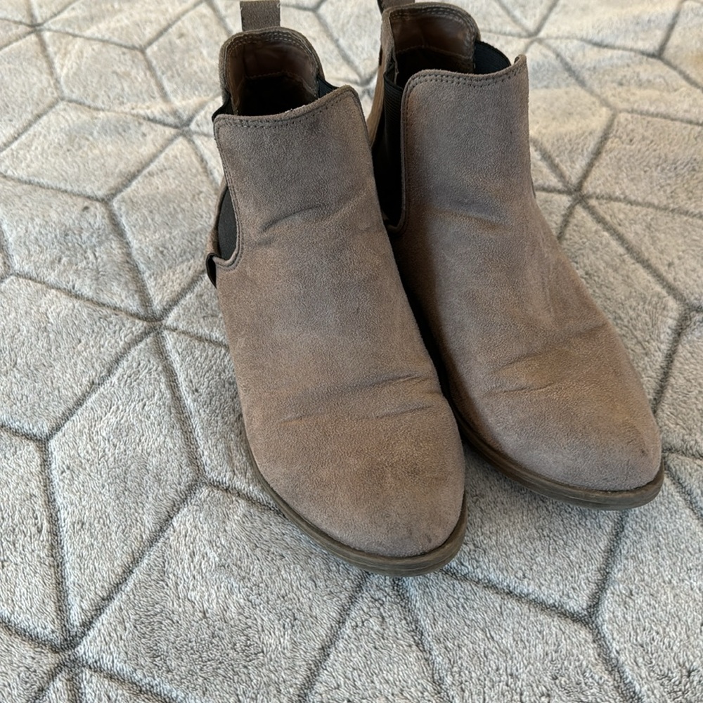 Carlos Santana Taupe Ankle Booties with elastic gore on both sides - Size 7.5 - Picture 2 of 7